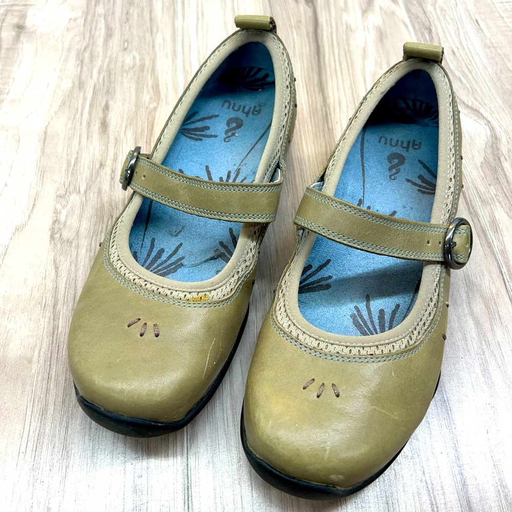 Woman’s leather Ahnu sandals- 6.5